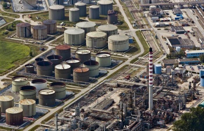 Le pétrole poussé par les sanctions contre le secteur énergétique russe