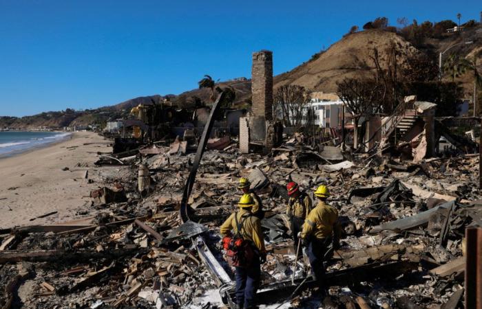 Le nombre de morts dans les incendies de forêt à Los Angeles s’élève à 24 alors que les équipes se préparent au retour des vents forts