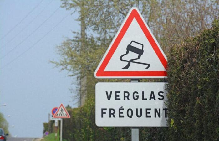 Du verglas envoie un automobiliste dans le fossé sur une petite route de l’Orne