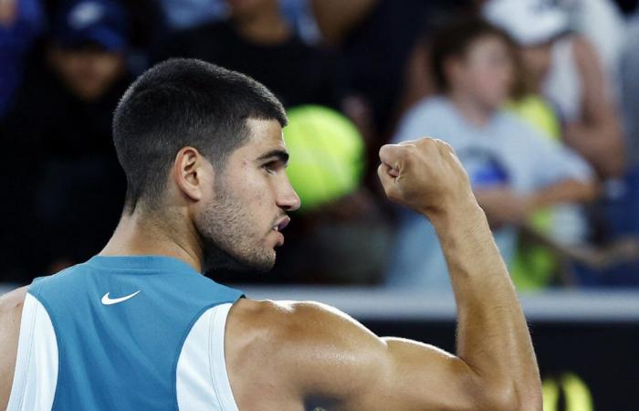 Carlos Alcaraz commence sa campagne à l’Open d’Australie 2025 avec une victoire convaincante sur Alexander Shevchenko et enregistre un autre chiffre impressionnant.