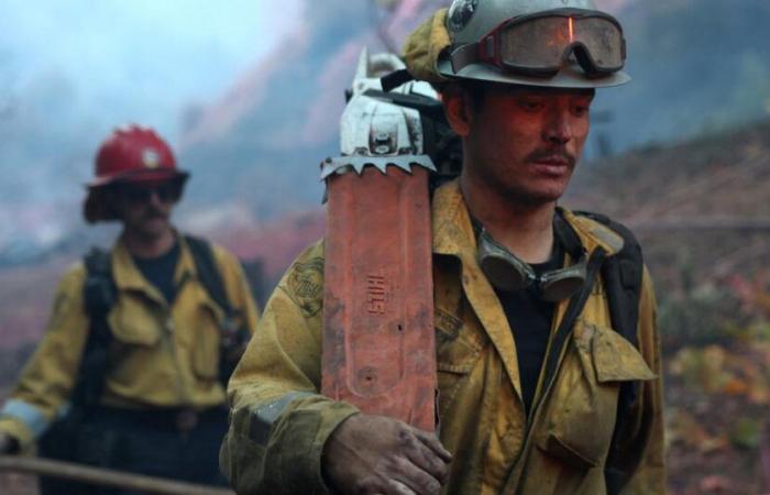 À Los Angeles, les propriétaires font appel aux pompiers privés pour protéger leur maison des flammes