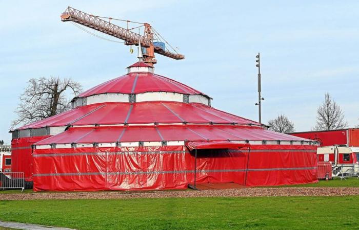 C’est quoi ce chapiteau de cirque installé place d’Armes à Lorient ?