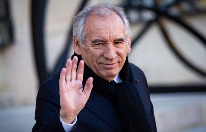 François Bayrou poursuit ses négociations à la veille de son grand oral