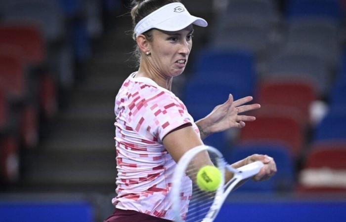 Elise Mertens sauve deux balles de match avant de se qualifier pour le 2e tour