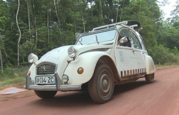 La famille Maloux quitte Cayenne pour traverser l’Amérique du Sud en 2CV sur les traces de l’avion.