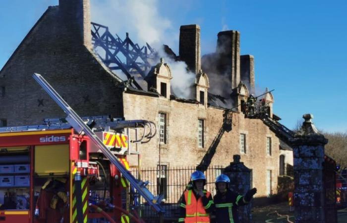 en Bretagne, un manoir classé monument historique ravagé par un incendie