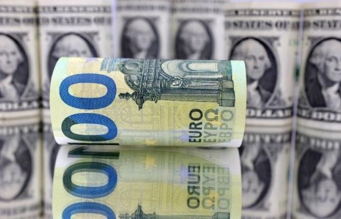 Le dollar chute, l’euro continue de baisser