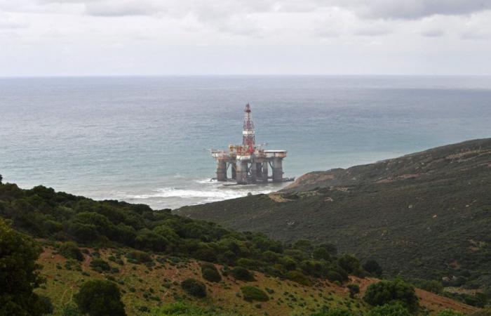 Une plateforme pétrolière écossaise s’échoue sur une plage du nord de la Tunisie