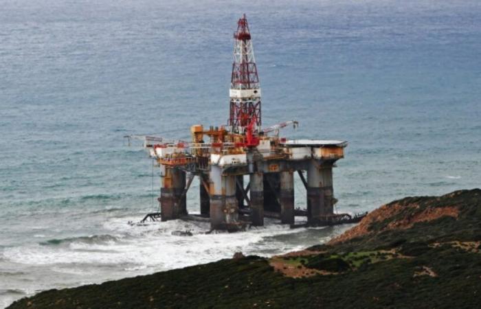 Une plateforme pétrolière échouée sur une plage du nord de la Tunisie : Actualités