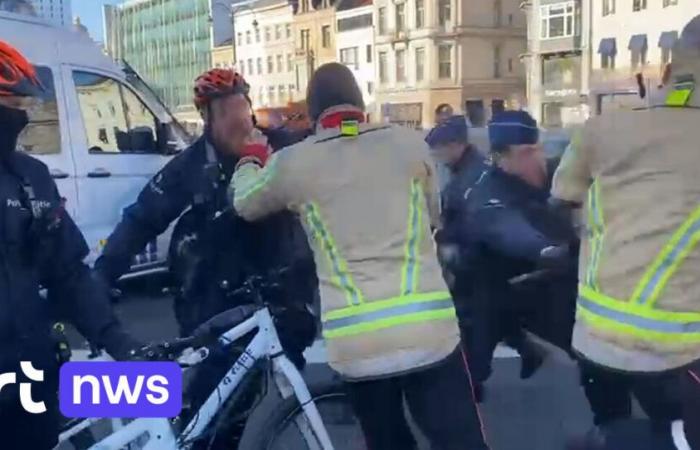 Quatre policiers blessés lors d’un incident avec des pompiers participant à une manifestation