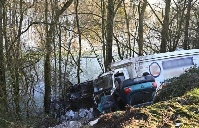 Un mort dans un grave accident impliquant un camion et plusieurs voitures à Anjou, près