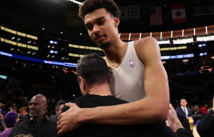 JJ Redick ému par le geste de Victor Wembanyama et Chris Paul • Basket USA