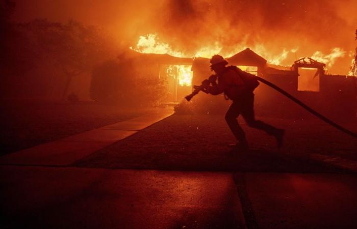 Incendies à Los Angeles | L’aide des pompiers canadiens, un “rappel de notre souveraineté”