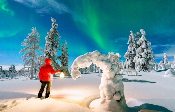 les touristes abandonnent leurs vêtements d’hiver