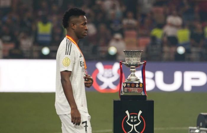 tensions et rumeurs de départ après le remplacement de Vinicius contre le Barça