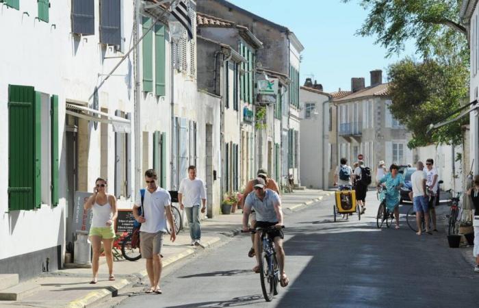 déjà largement inaccessible, l’île de Ré continue de brûler