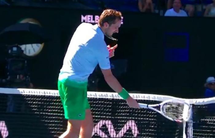 Tennis. Open d’Australie – Gêné par le 418e, Daniil Medvedev a frappé le cam du filet