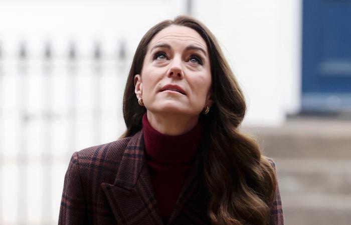 Émue, Kate Middleton rend visite aux patients de l’hôpital où elle a été soignée pour un cancer