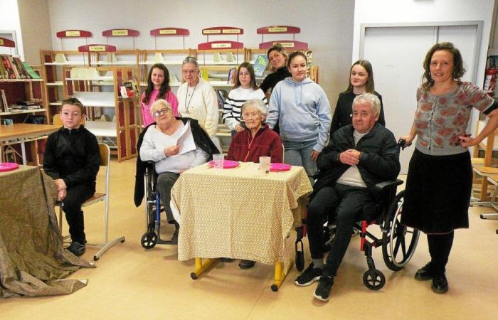 Une pièce de théâtre entre étudiants du collège Albert Camus et résidents de l’Ehpad Kersalic vendredi au Champ au Roy