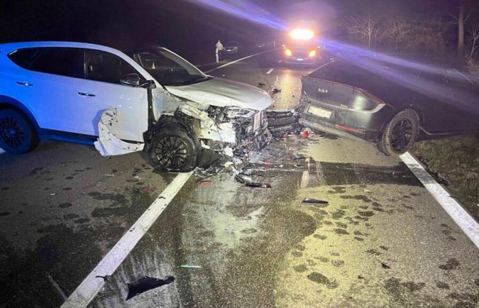 La voiture électrique s’éteint en roulant et s’arrête dans le noir