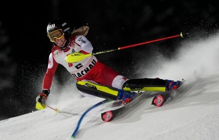 La skieuse suisse Rast remporte la 2e victoire de sa saison décisive avec les stars du slalom Shiffrin et Vlhova absentes