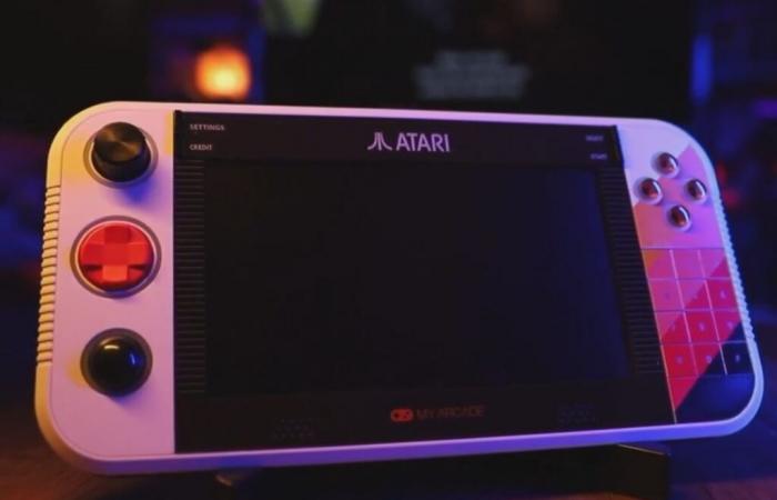 Atari dévoile sa nouvelle console portable de jeux rétro au CES 2025