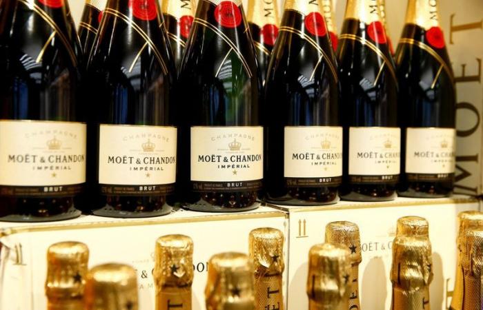 LVMH déclare qu’il est “impossible” de contrôler le point de vente final après l’annonce des livraisons de champagne en Russie