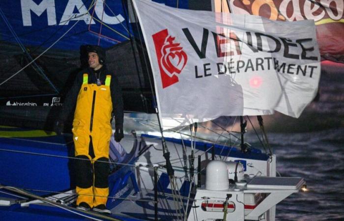 Charlie Dalin remporte le Vendée Globe et établit un nouveau record du tour du monde