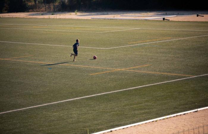 Un entraîneur de football mis en examen pour viols et agressions sexuelles en Isère