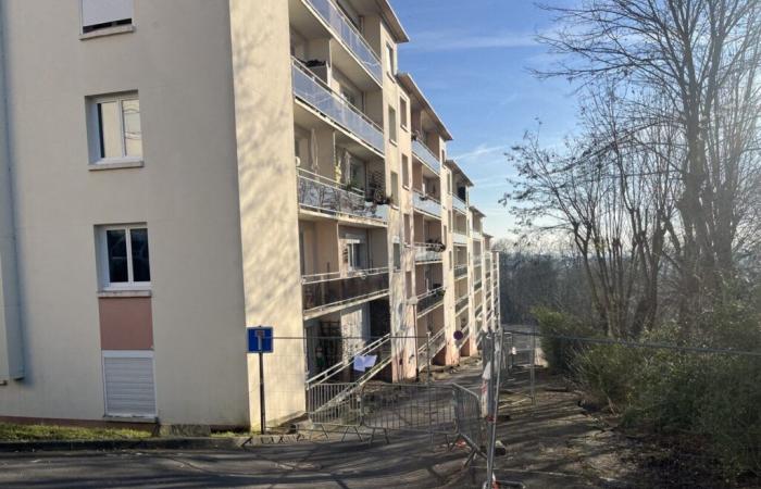 un bâtiment menace de s’effondrer après un glissement de terrain, 143 personnes évacuées