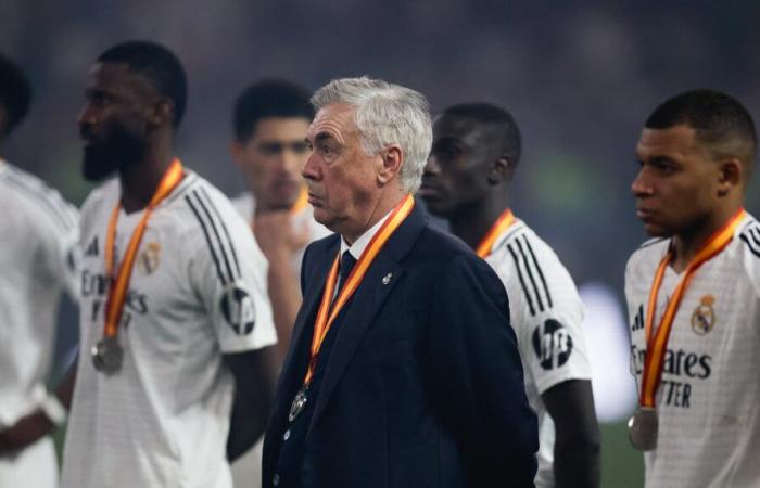 le vestiaire merengue serait en colère contre Ancelotti après l’humiliation contre le Barça, c’est tendu pour le « Monsieur »