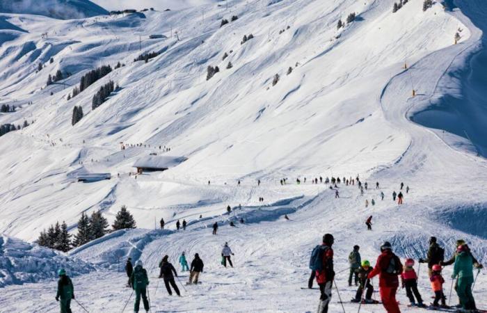 un skieur de 80 ans chute et meurt sur la piste