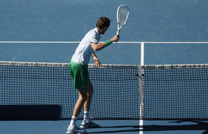 Daniil Medvedev s’en sort bouleversé, les joueurs de tennis américains envahissent Melbourne