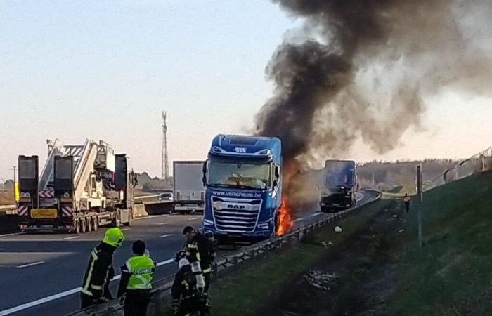 un camion prend feu sur l’A6 en direction de la province