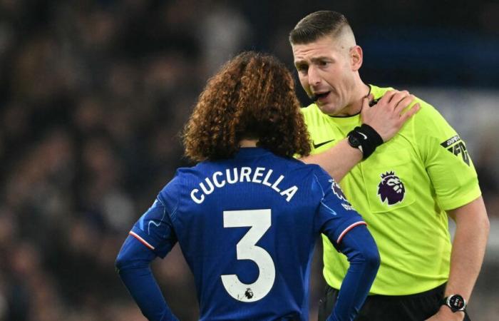 L’histoire de la Premier League à Chelsea ! L’arbitre a REFUSÉ d’expulser David Brooks de Bournemouth pour le choc de Marc Cucurella malgré l’intervention du VAR lors d’une première majeure