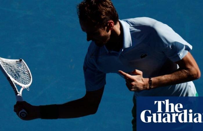 Open d’Australie : Rublev s’écrase alors que Medvedev écrase la caméra mais gagne