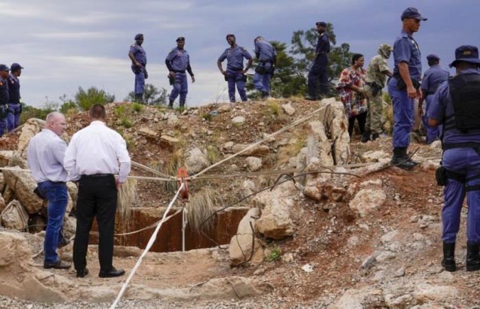 Les sauveteurs sud-africains retrouvent des survivants après l’effondrement d’une mine d’or illégale