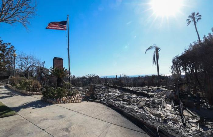 Pas de répit dans les incendies à Los Angeles, où le vent souffle