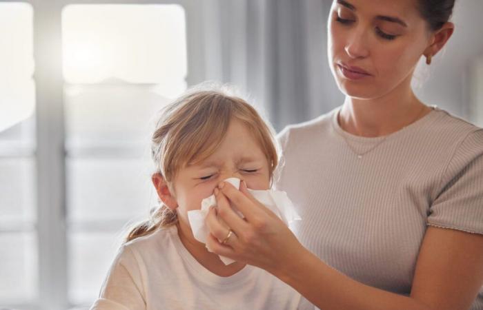 Je suis virologue et c’est LE geste simple que je recommande pour éviter de ramener microbes et virus à la maison.