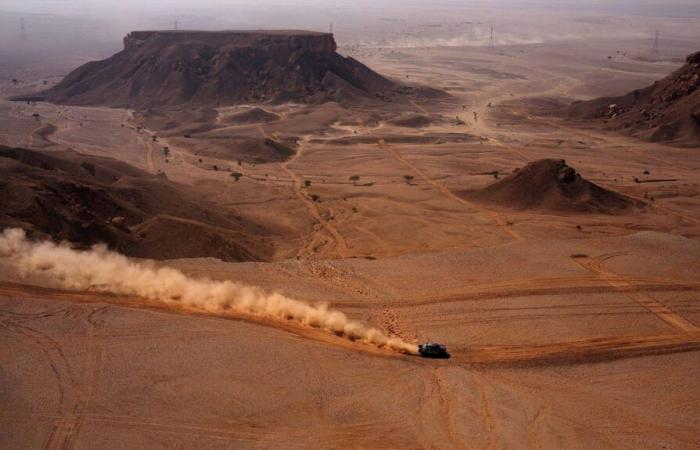 Michael Docherty deuxième pilote de rallye 2 à s’imposer en moto, Nani Roma renoue avec la victoire en voiture dans le Empty Quarter