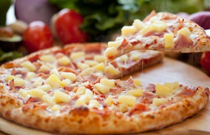 Le restaurant facture 175 $ pour ajouter de l’ananas à la pizza