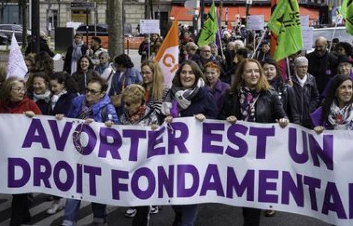 50 ans après la loi Veil, des personnalités politiques et artistiques appellent à réhabiliter les femmes « injustement condamnées »