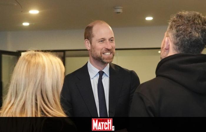 Après l’annonce de Kate Middleton, le prince William apparaît souriant et de bonne humeur lors d’une sortie à Birmingham