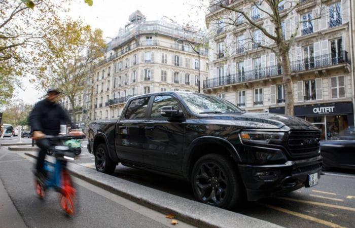 « Véhicules égoïstes »… Le maire Pierre Hurmic annonce un stationnement « plus cher » pour les SUV