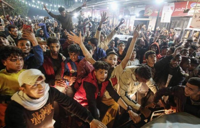 En images – A Gaza et Tel Aviv, vives émotions après l’annonce du cessez-le-feu