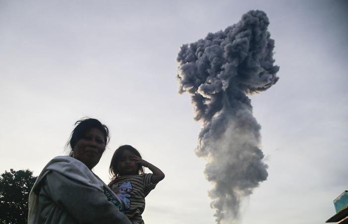 Volcan en Indonésie : des milliers d’évacuations en cours