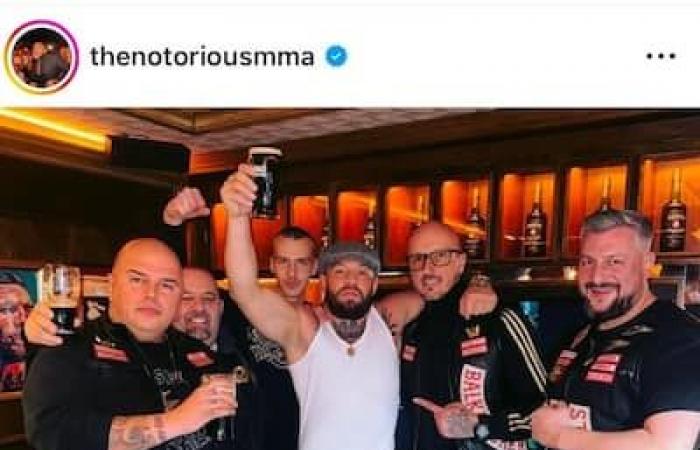 Le combattant d’arts martiaux Conor McGregor apparaît avec des membres en règle des Hells Angels, dont au moins un du chapitre québécois