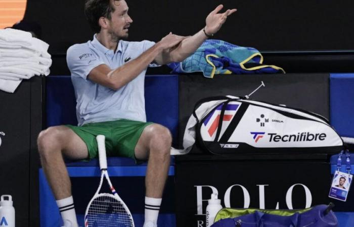 Daniil Medvedev sorti au 2e tour par le 121e mondial