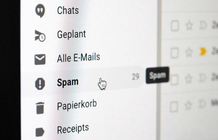 Le mail de chômage finit dans les spams, il est tenu responsable