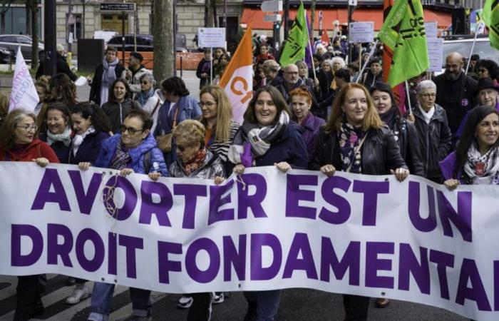 50 ans après la loi Veil, des personnalités politiques et artistiques appellent à réhabiliter les femmes « injustement condamnées »